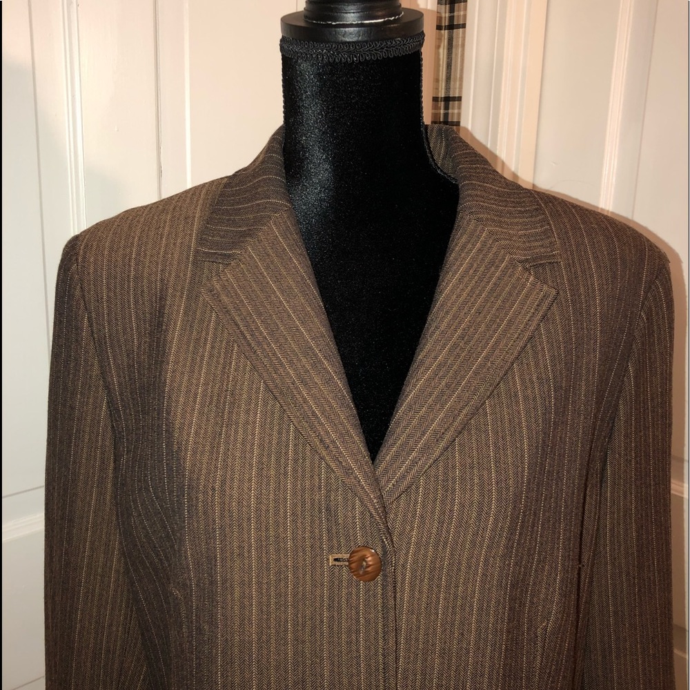 Amanda Smith   2 Piece Women’s Suit - Picture 2 of 9